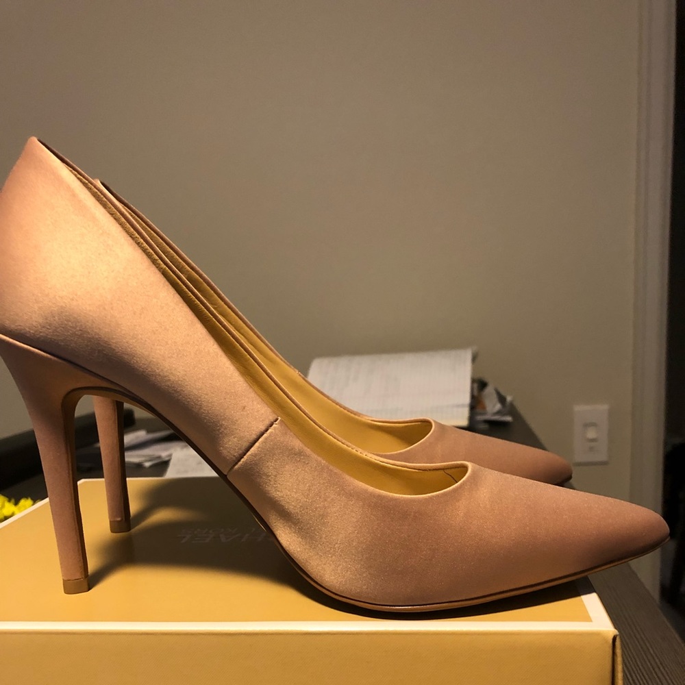 Michael Kors pumps